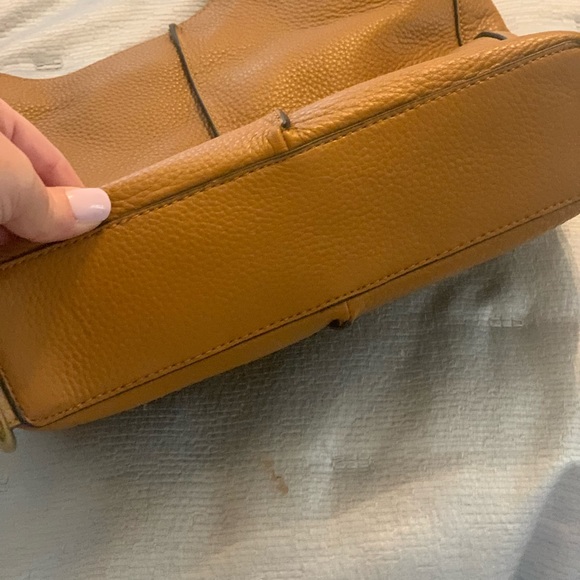 Vince Camuto leather shoulder bag (style VC-RYTON - SL) - Picture 4 of 12